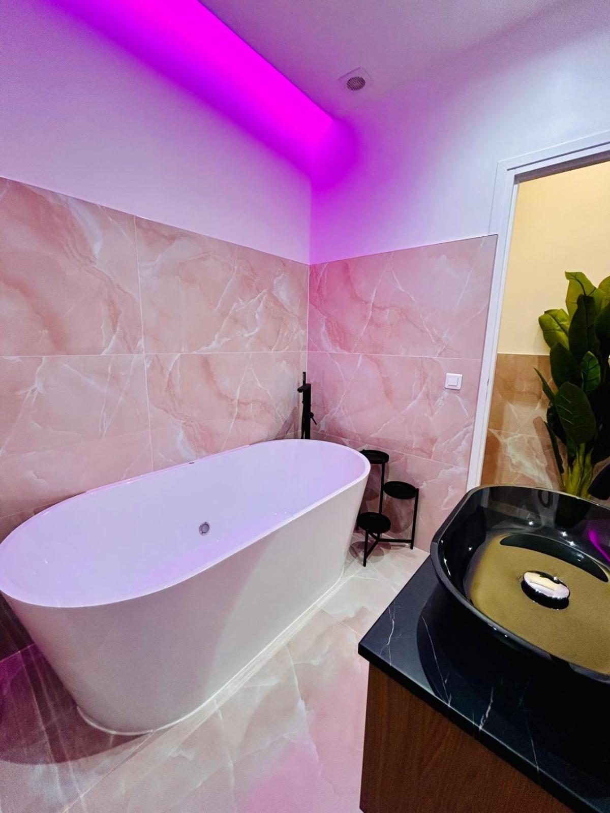 Intimate Escape - Seaside - Spa Bath - Wifi - Ac Nizza Exterior foto