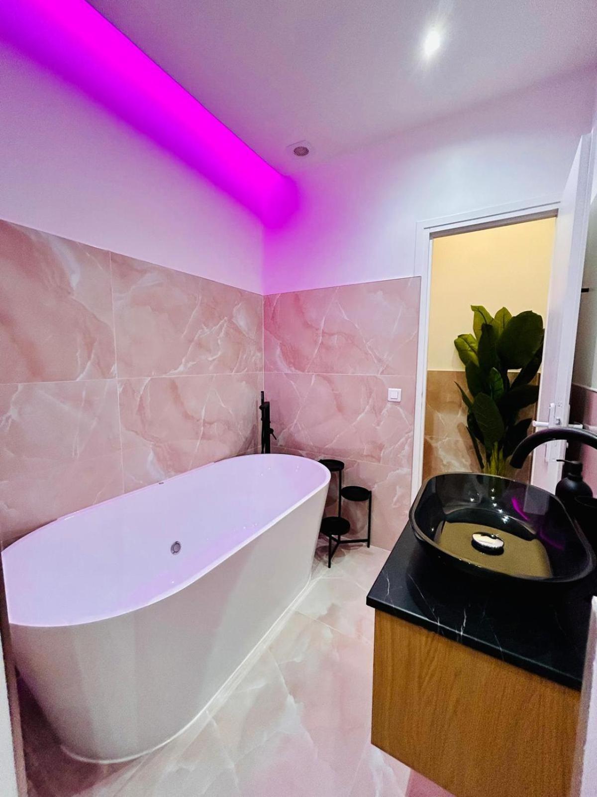 Intimate Escape - Seaside - Spa Bath - Wifi - Ac Nizza Exterior foto